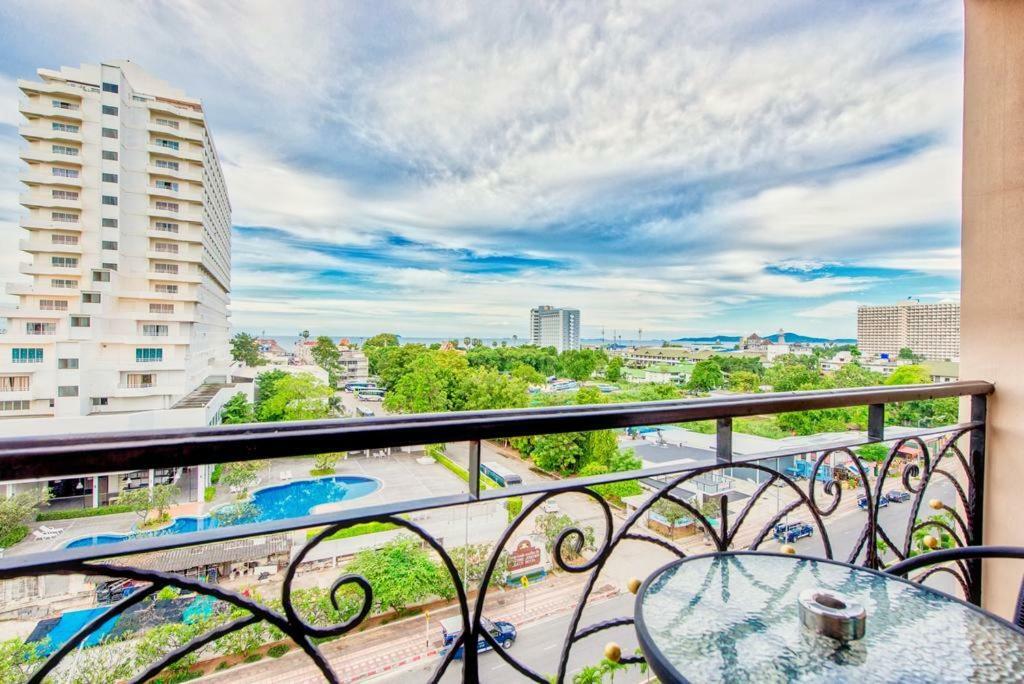 Atlantis Condo Resort Jomtien Экстерьер фото